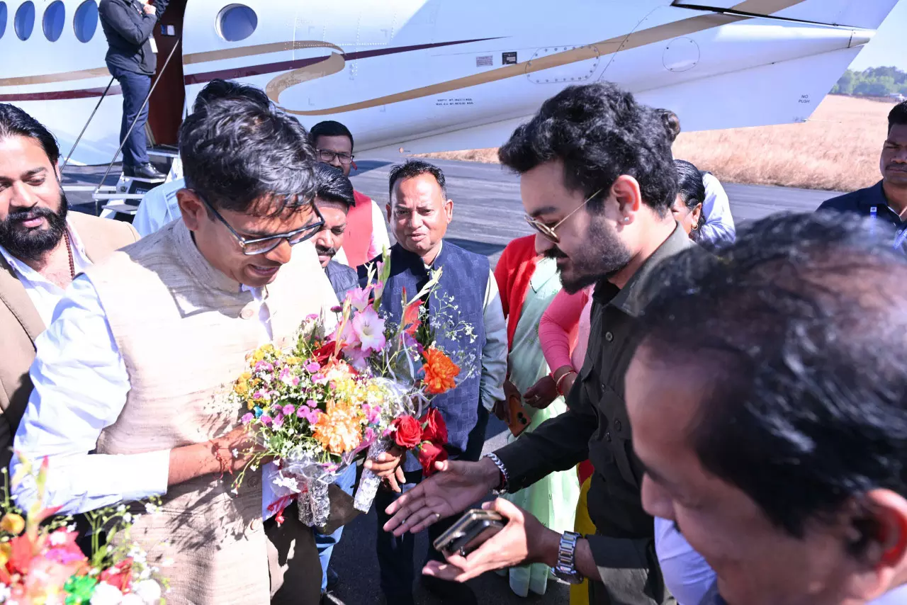 वित्तमंत्री ओपी चौधरी का जशपुर आगडीह हवाई पट्टी में हुआ आत्मीय स्वागत वित्तमंत्री ओपी चौधरी का जशपुर आगडीह हवाई पट्टी में हुआ आत्मीय स्वागत