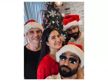 Christmas की खुशी में कैटरीना-कौशल की रोमांटिक झलक Christmas की खुशी में कैटरीना-कौशल की रोमांटिक झलक