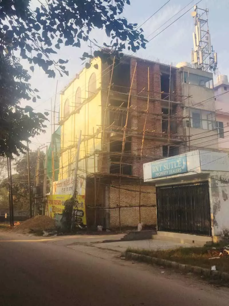 लुधियाना के SBS नगर में होटल बनाने में नियमों का उल्लंघन किया गया, अधिकारी अभी तक जागे नहीं हैं लुधियाना के SBS नगर में होटल बनाने में नियमों का उल्लंघन किया गया, अधिकारी अभी तक जागे नहीं हैं