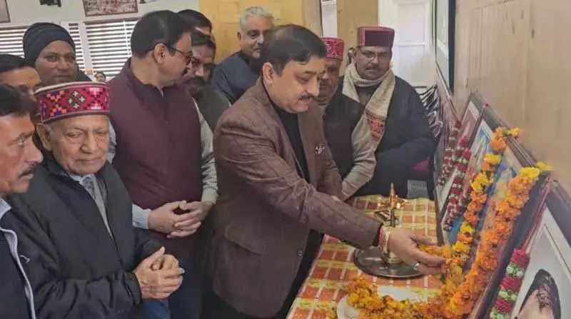 Himachal: भाजपा कार्यकर्ताओं ने जयंती पर श्रद्धांजलि दी Himachal: भाजपा कार्यकर्ताओं ने जयंती पर श्रद्धांजलि दी