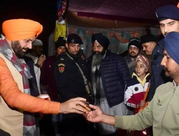 Chandigarh: अंबाला-कुरुक्षेत्र मार्ग पर CM सैनी ने किया सामाजिक योगदान Chandigarh: अंबाला-कुरुक्षेत्र मार्ग पर CM सैनी ने किया सामाजिक योगदान