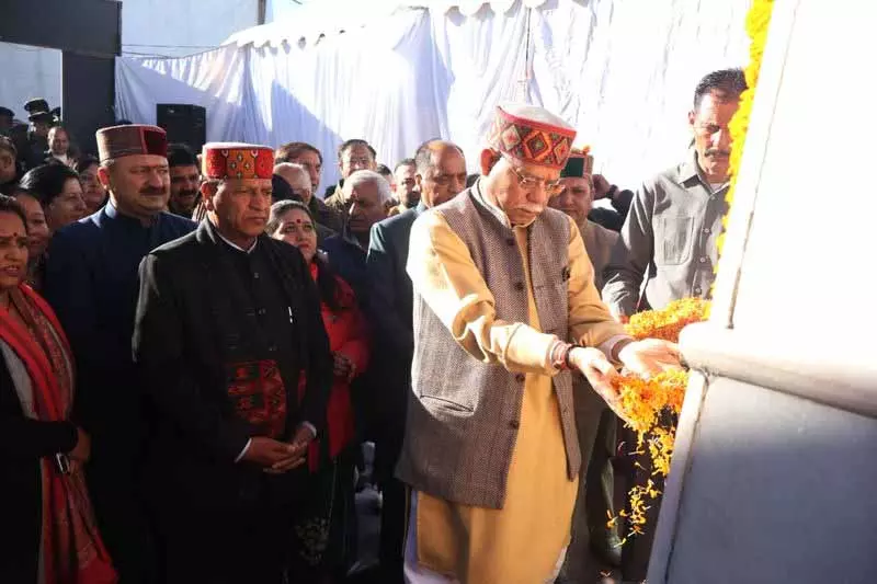 राज्यपाल, CM ने वाजपेयी की जयंती पर उन्हें पुष्पांजलि अर्पित की राज्यपाल, CM ने वाजपेयी की जयंती पर उन्हें पुष्पांजलि अर्पित की