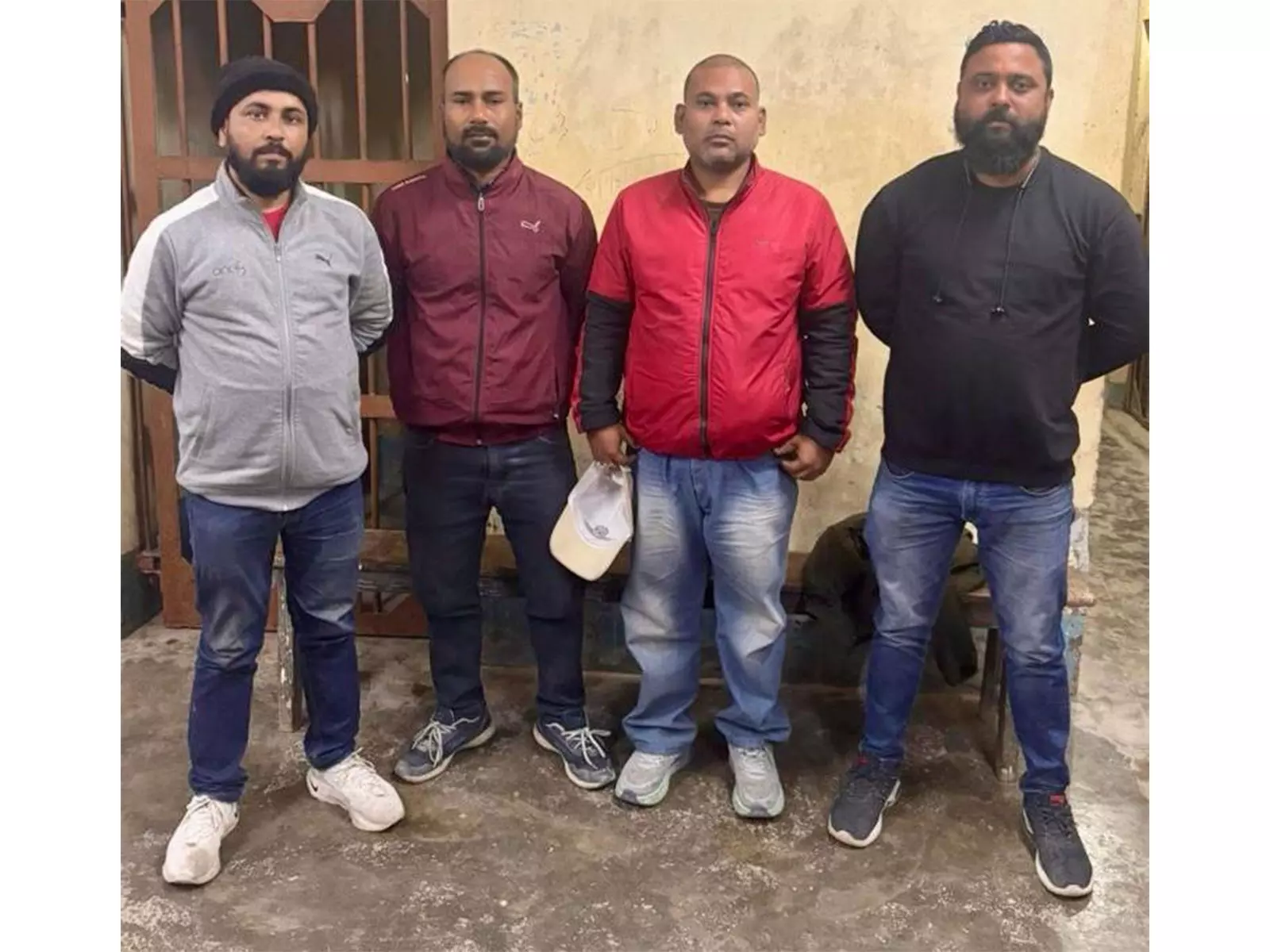 असम पुलिस ने क्रिसमस के दिन Nalbari में स्कूल में तोड़फोड़ करने के आरोप में चार लोगों को गिरफ्तार किया असम पुलिस ने क्रिसमस के दिन Nalbari में स्कूल में तोड़फोड़ करने के आरोप में चार लोगों को गिरफ्तार किया
