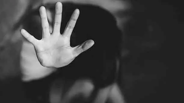 Jabalpur कॉलेज कैंपस में नौकरी दिलाने के बहाने महिला से रेप; क्लर्क और चपरासी गिरफ्तार Jabalpur कॉलेज कैंपस में नौकरी दिलाने के बहाने महिला से रेप; क्लर्क और चपरासी गिरफ्तार