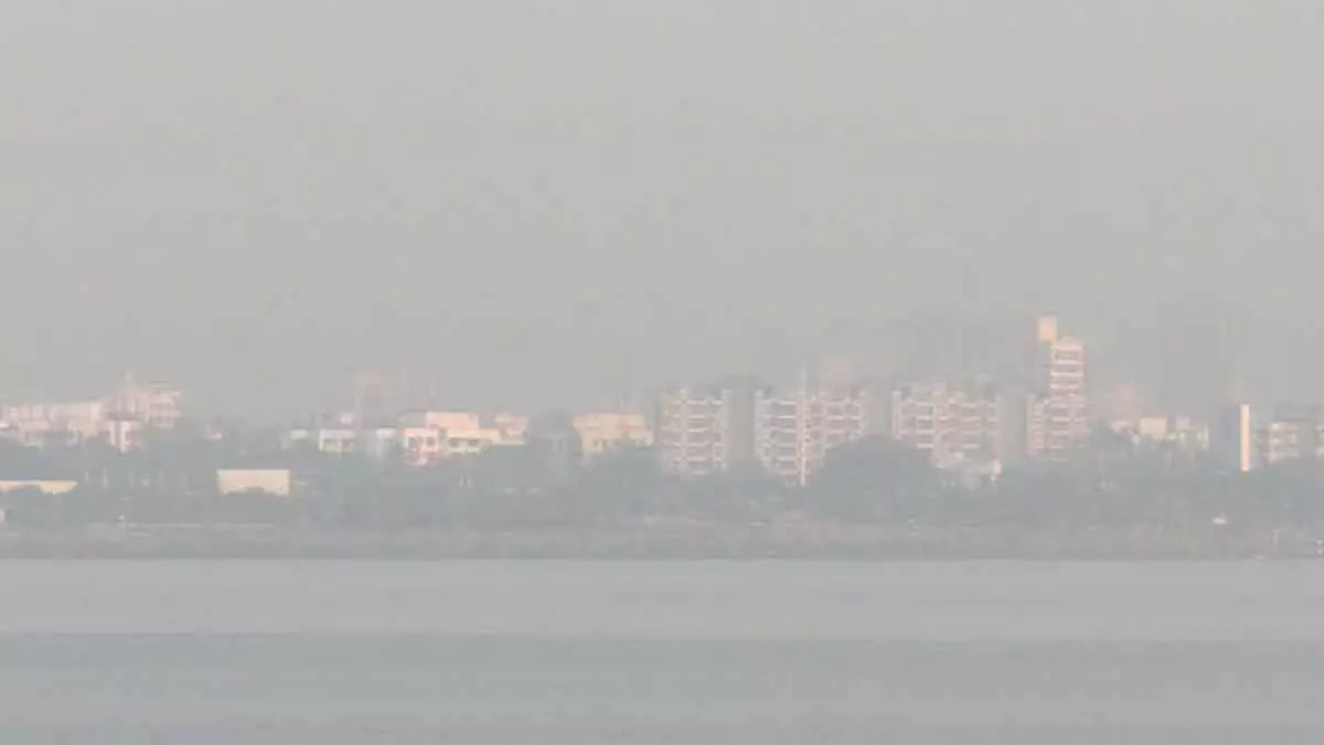 Mumbai : डॉक्टरों ने सर्दियों के बीच स्वास्थ्य जोखिमों की चेतावनी दी Mumbai : डॉक्टरों ने सर्दियों के बीच स्वास्थ्य जोखिमों की चेतावनी दी