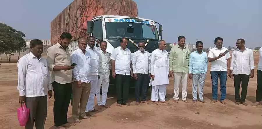 Karnataka : मेले में आने वाले श्रद्धालुओं के लिए मुफ्त आवास की व्यवस्था Karnataka : मेले में आने वाले श्रद्धालुओं के लिए मुफ्त आवास की व्यवस्था