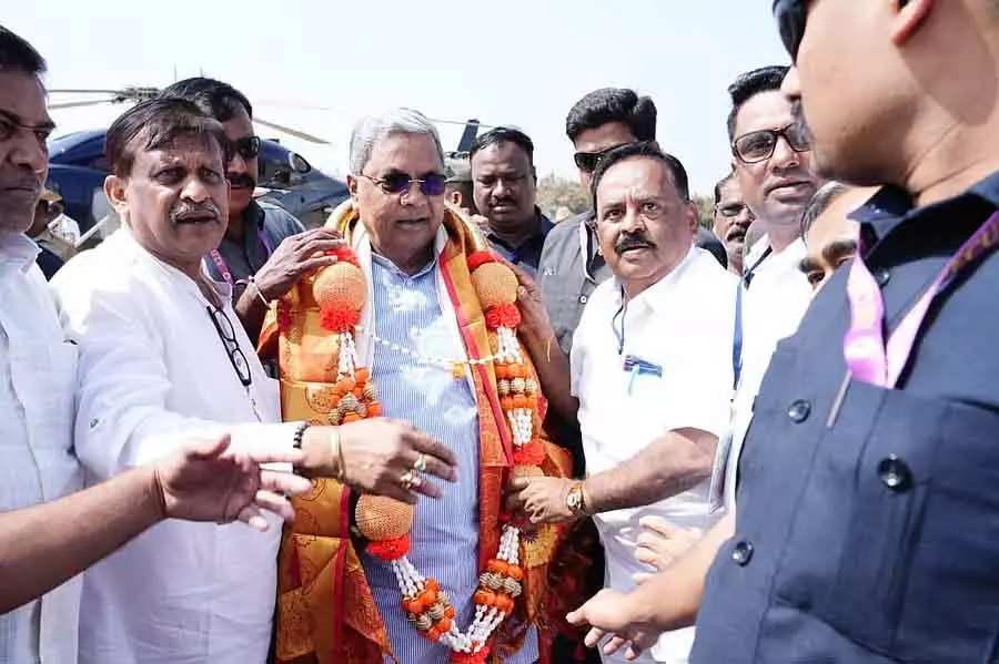 रेलवे किराए में बढ़ोतरी पर सवाल उठाएं: CM ने बीजेपी नेताओं को सलाह दी रेलवे किराए में बढ़ोतरी पर सवाल उठाएं: CM ने बीजेपी नेताओं को सलाह दी