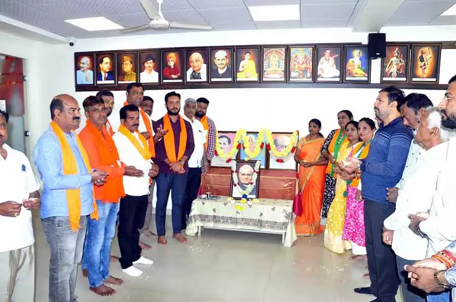Karnataka : एक प्रतिभाशाली व्यक्ति जिसने देश की प्रगति के लिए एक मज़बूत नींव रखी Karnataka : एक प्रतिभाशाली व्यक्ति जिसने देश की प्रगति के लिए एक मज़बूत नींव रखी