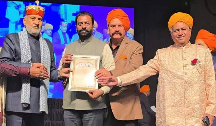 JAMMU: केशव को डोगरा लेगेसी अवॉर्ड मिला JAMMU: केशव को डोगरा लेगेसी अवॉर्ड मिला