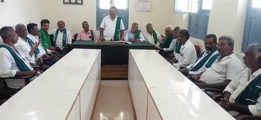 Hunsur : तंबाकू बाज़ार पर लगा बैन अस्थायी रूप से हटा दिया गया Hunsur : तंबाकू बाज़ार पर लगा बैन अस्थायी रूप से हटा दिया गया