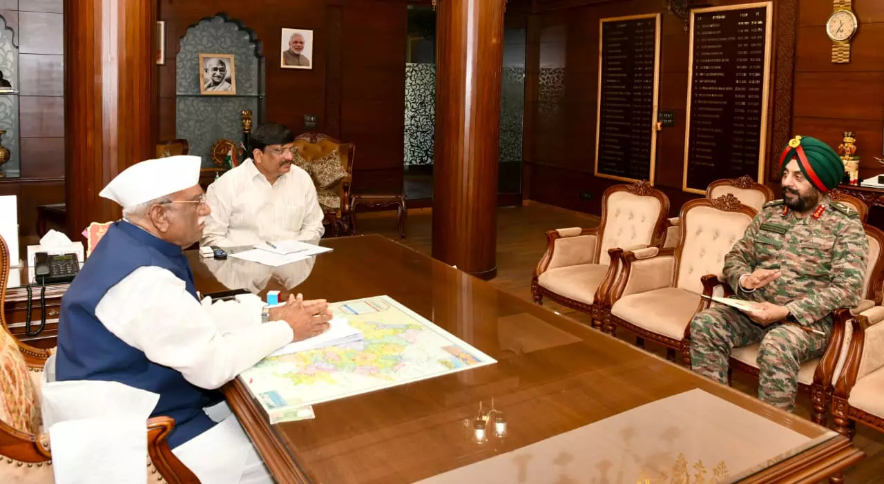 Jaipur: राज्यपाल बागडे से लेफ्टिनेंट जनरल मनजिंदर सिंह ने की शिष्टाचार भेंट Jaipur: राज्यपाल बागडे से लेफ्टिनेंट जनरल मनजिंदर सिंह ने की शिष्टाचार भेंट