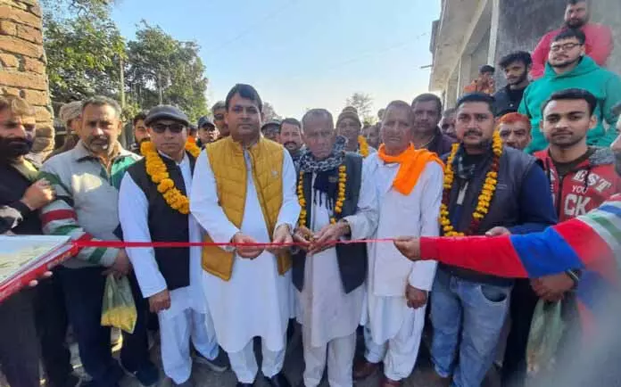 Suresh Sharma ने सड़क परियोजनाओं का उद्घाटन किया Suresh Sharma ने सड़क परियोजनाओं का उद्घाटन किया