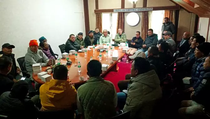 Darjeeling टैक्सी हड़ताल खत्म, टाइगर हिल के लिए टोकन सिस्टम फिर से शुरू Darjeeling टैक्सी हड़ताल खत्म, टाइगर हिल के लिए टोकन सिस्टम फिर से शुरू