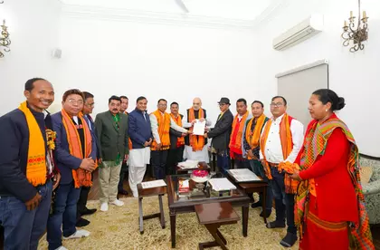 HM अमित शाह ने असम की जनजातियों के मुद्दों पर वार्ता की दिशा में उठाया कदम HM अमित शाह ने असम की जनजातियों के मुद्दों पर वार्ता की दिशा में उठाया कदम