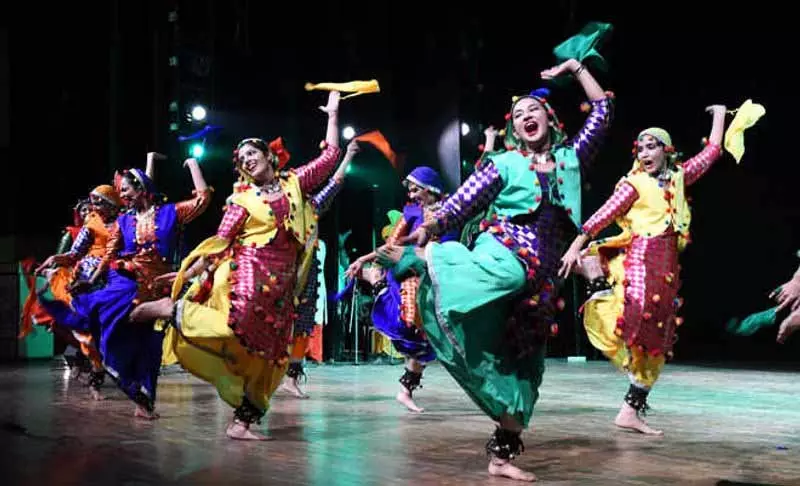 Chandigarh: सेक्टर 36 कॉलेज ने यूथ फेस्ट में लोक नृत्य प्रतियोगिता जीती Chandigarh: सेक्टर 36 कॉलेज ने यूथ फेस्ट में लोक नृत्य प्रतियोगिता जीती