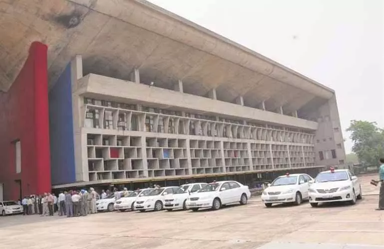 Chandigarh: ड्यूटी पर नशे में पाए गए दो पुलिसकर्मियों को कोई राहत नहीं Chandigarh: ड्यूटी पर नशे में पाए गए दो पुलिसकर्मियों को कोई राहत नहीं