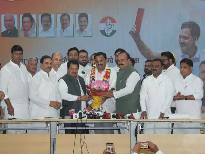 Harshvardhan Sapkal ने जगताप की प्रशंसा की: वैचारिक लड़ाई के लिए कांग्रेस में शामिल हुए Harshvardhan Sapkal ने जगताप की प्रशंसा की: वैचारिक लड़ाई के लिए कांग्रेस में शामिल हुए