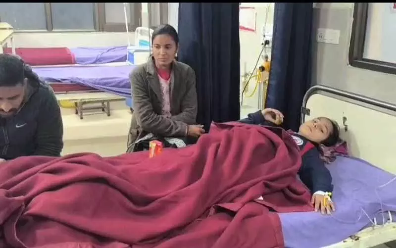 Himachal: आयरन की गोलियां खाने के बाद पांच स्कूली बच्चे बीमार पड़ गए Himachal: आयरन की गोलियां खाने के बाद पांच स्कूली बच्चे बीमार पड़ गए