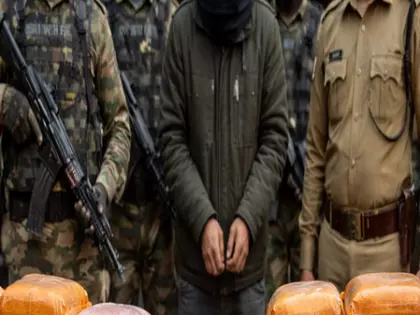 असम राइफल्स ने Manipur में बड़े ड्रग रैकेट का किया भंडाफोड़ असम राइफल्स ने Manipur में बड़े ड्रग रैकेट का किया भंडाफोड़