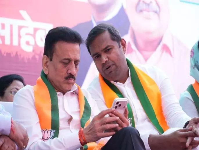 Jalgaon में बीजेपी की सत्ता को चुनौती देने के लिए गुप्त बैठकें और रणनीति Jalgaon में बीजेपी की सत्ता को चुनौती देने के लिए गुप्त बैठकें और रणनीति