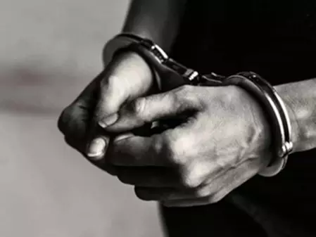एस्कॉर्ट के नाम पर साइबर ठगी करने वाले गिरोह का भंडाफोड़, चार गिरफ्तार एस्कॉर्ट के नाम पर साइबर ठगी करने वाले गिरोह का भंडाफोड़, चार गिरफ्तार
