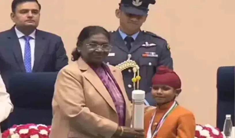 पंजाब के 10 साल के लड़के को सैनिकों को चाय पहुंचाने के लिए Bal Puraskar मिला पंजाब के 10 साल के लड़के को सैनिकों को चाय पहुंचाने के लिए Bal Puraskar मिला