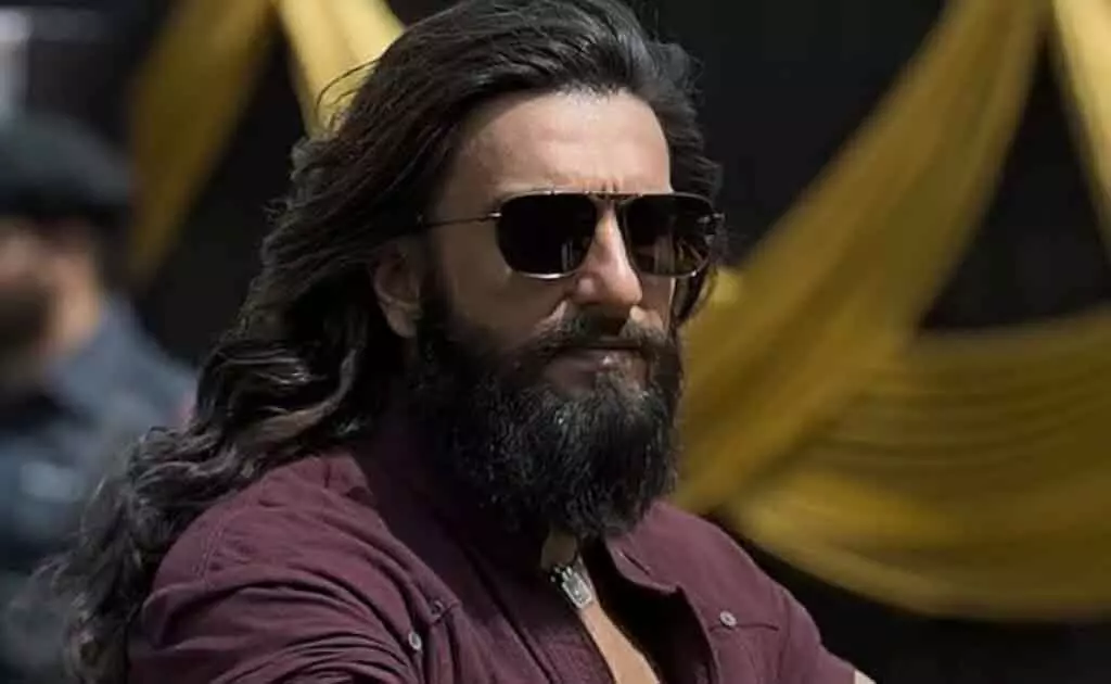 Ranveer Singh की धुरंधर बनी 2025 की सबसे बड़ी ब्लॉकबस्टर Ranveer Singh की धुरंधर बनी 2025 की सबसे बड़ी ब्लॉकबस्टर