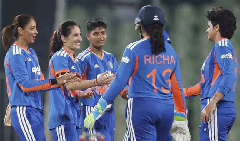 Renuka Deepti ने त्रिवेंद्रम में श्रीलंका को 112 रन पर रोका Renuka Deepti ने त्रिवेंद्रम में श्रीलंका को 112 रन पर रोका