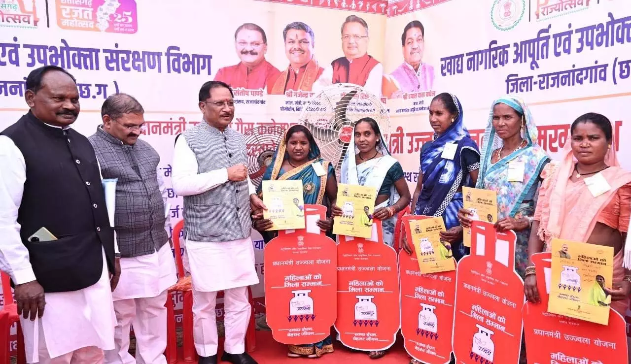 जनजातीय गौरव की स्वर्णिम विरासत: CM साय ने किया गैंदसिंह नायक की प्रतिमा का अनावरण जनजातीय गौरव की स्वर्णिम विरासत: CM साय ने किया गैंदसिंह नायक की प्रतिमा का अनावरण