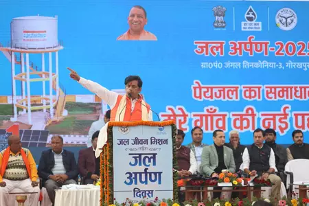 वनटांगिया तिनकोनिया बना उत्तर प्रदेश का पहला ‘जल अर्पण गांव’, पानी की कमान अब गांव के हाथ वनटांगिया तिनकोनिया बना उत्तर प्रदेश का पहला ‘जल अर्पण गांव’, पानी की कमान अब गांव के हाथ
