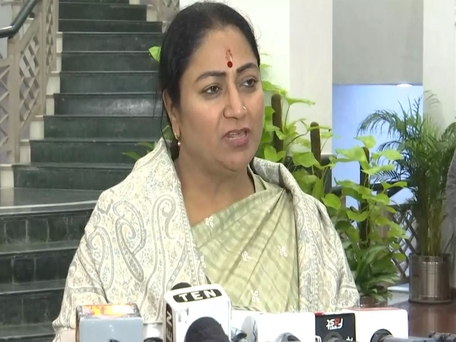 प्रदूषण पर अंकुश लगाने के लिए Delhi सरकार साझा परिवहन और इलेक्ट्रिक वाहनों को बढ़ावा दे रही प्रदूषण पर अंकुश लगाने के लिए Delhi सरकार साझा परिवहन और इलेक्ट्रिक वाहनों को बढ़ावा दे रही