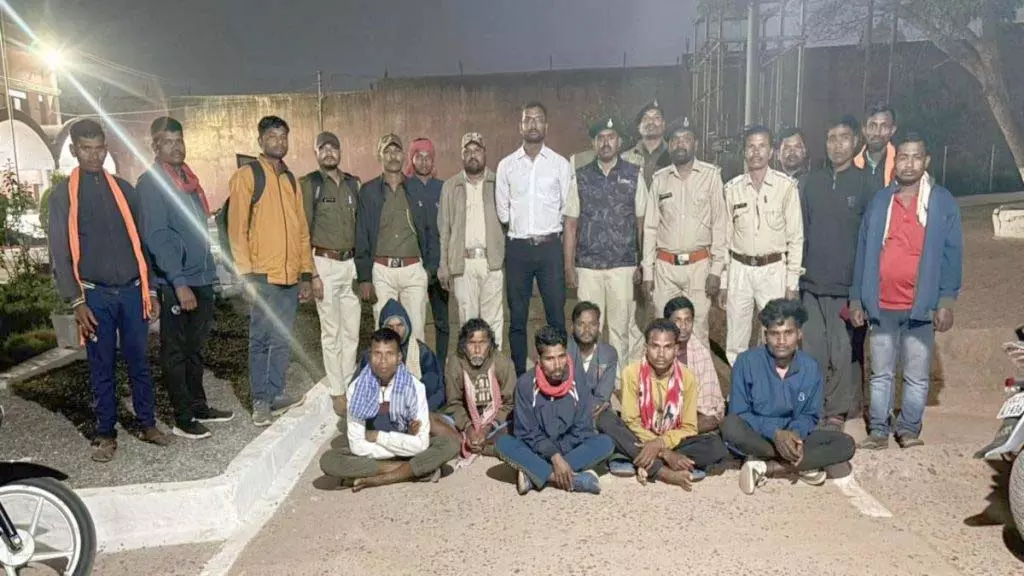 वन भूमि में अवैध कब्जा करने वाले 10 अतिक्रमणकारी गिरफ्तार, दो नाबालिग भी शामिल वन भूमि में अवैध कब्जा करने वाले 10 अतिक्रमणकारी गिरफ्तार, दो नाबालिग भी शामिल