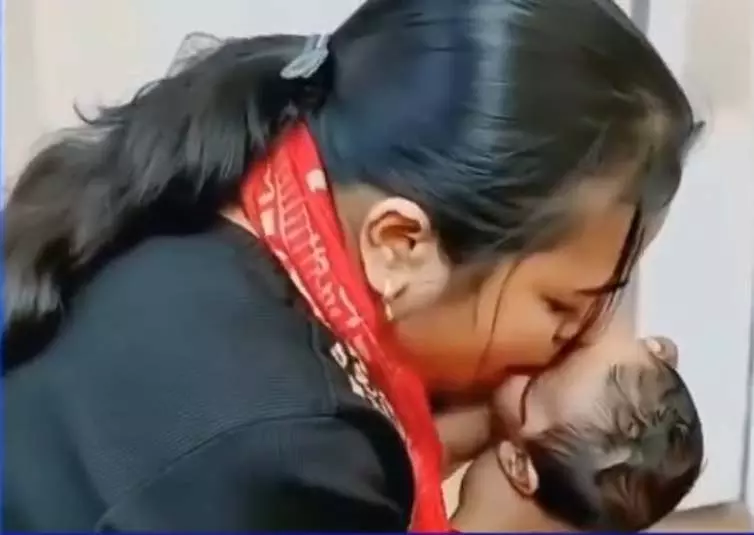 सरकारी अस्पताल में ऑक्सीजन फेल, डॉक्टर सुलेखा चौधरी ने नवजात की ऐसे बचाई जान सरकारी अस्पताल में ऑक्सीजन फेल, डॉक्टर सुलेखा चौधरी ने नवजात की ऐसे बचाई जान