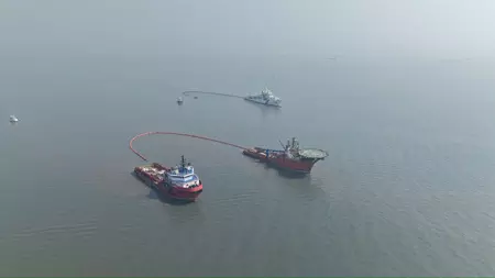 भारतीय तटरक्षक ने मुंबई के पास क्षेत्रीय स्तर का प्रदूषण प्रतिक्रिया अभ्यास किया भारतीय तटरक्षक ने मुंबई के पास क्षेत्रीय स्तर का प्रदूषण प्रतिक्रिया अभ्यास किया