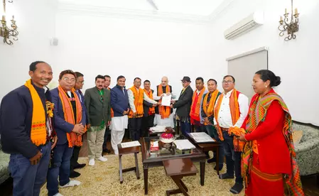 गृह मंत्री शाह ने असम की तीन जनजातियों की मांगों पर वार्ताकार नियुक्त करने के दिए संकेत गृह मंत्री शाह ने असम की तीन जनजातियों की मांगों पर वार्ताकार नियुक्त करने के दिए संकेत