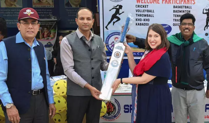 केवी और टीएमआरईआईएस ने डॉ. दीप्ति सुर मेमोरियल स्पोर्ट्स मीट में शानदार प्रदर्शन