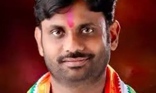 कांग्रेस नेता विनोद तिवारी जेल भेजे गए, जमानत के लिए पहुंचे थे रायपुर कोर्ट कांग्रेस नेता विनोद तिवारी जेल भेजे गए, जमानत के लिए पहुंचे थे रायपुर कोर्ट