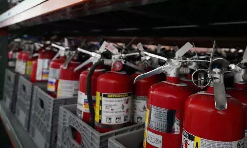 DDA कन्वेंशन सेंटर, कम्युनिटी हॉल को फायर सेफ्टी सर्टिफिकेट देने से इनकार किया गया DDA कन्वेंशन सेंटर, कम्युनिटी हॉल को फायर सेफ्टी सर्टिफिकेट देने से इनकार किया गया