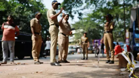 Khopoli में एक व्यस्त सड़क पर शिवसेना पार्षद के पति की बेरहमी से हत्या कर दी गई Khopoli में एक व्यस्त सड़क पर शिवसेना पार्षद के पति की बेरहमी से हत्या कर दी गई