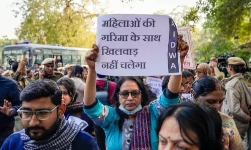 उन्नाव रेप केस: कुलदीप सेंगर की सज़ा निलंबन के खिलाफ Delhi हाई कोर्ट के बाहर विरोध उन्नाव रेप केस: कुलदीप सेंगर की सज़ा निलंबन के खिलाफ Delhi हाई कोर्ट के बाहर विरोध