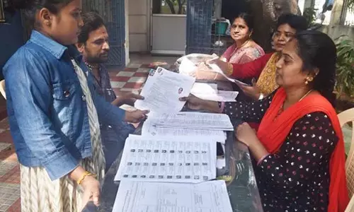 Voter लिस्ट में नाम जुड़वाने के लिए आज पूरे तमिलनाडु में स्पेशल कैंप लगाए जा रहे है Voter लिस्ट में नाम जुड़वाने के लिए आज पूरे तमिलनाडु में स्पेशल कैंप लगाए जा रहे है