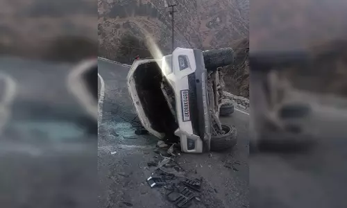 छात्रों की स्कॉर्पियो अनियंत्रित होकर पलटी, सभी सुरक्षित छात्रों की स्कॉर्पियो अनियंत्रित होकर पलटी, सभी सुरक्षित