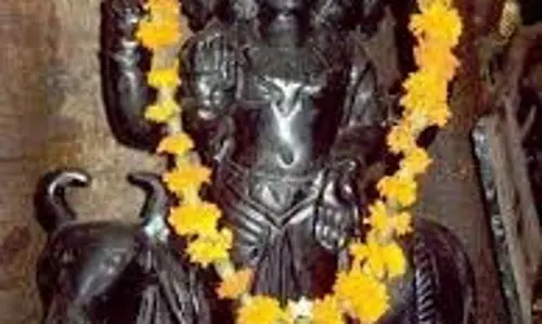 Saturday Remedies: साल के आखिरी शनिवार पर करें ये खास उपाय, उत्तराभाद्रपद नक्षत्र में बदलेगा भाग्य