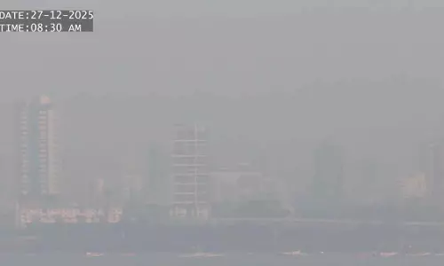 Mumbai : शहर की सुबह धुंध भरे आसमान के साथ हुई Mumbai : शहर की सुबह धुंध भरे आसमान के साथ हुई