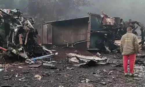 Odisha के चुनाघाटी में आमने-सामने की टक्कर के बाद आग लगने से दो ट्रक जल गए; 2 ड्राइवरों की मौत Odisha के चुनाघाटी में आमने-सामने की टक्कर के बाद आग लगने से दो ट्रक जल गए; 2 ड्राइवरों की मौत