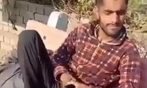 Kaithal: वंदे मातरम न बोलने पर गांव से निकाला गया कश्मीरी युवक Kaithal: वंदे मातरम न बोलने पर गांव से निकाला गया कश्मीरी युवक