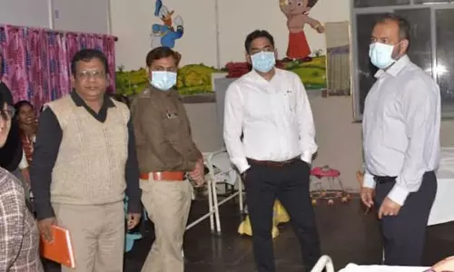 स्वास्थ्य केंद्र में गंदगी देखकर भड़के कलेक्टर, मेडिकल ऑफिसर को थमाया नोटिस