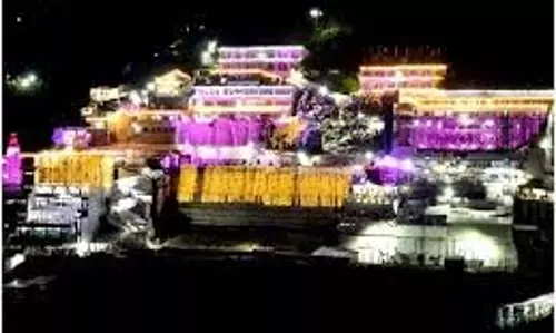 Vaishno Devi Temple Darshan New Year 2026: नए साल पर वैष्णो देवी दर्शन का पूरा गाइड, नियम और आसपास घूमने की जगहें Vaishno Devi Temple Darshan New Year 2026: नए साल पर वैष्णो देवी दर्शन का पूरा गाइड, नियम और आसपास घूमने की जगहें
