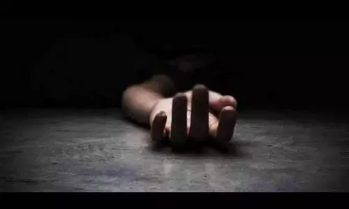 Ulundurpet के पास चलती ट्रेन से गिरने से 2 लोगों की मौत हो गई Ulundurpet के पास चलती ट्रेन से गिरने से 2 लोगों की मौत हो गई
