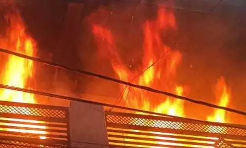 Mohammadabad: किराना दुकान में आग से हुए भारी नुकसान का अनुमान Mohammadabad: किराना दुकान में आग से हुए भारी नुकसान का अनुमान